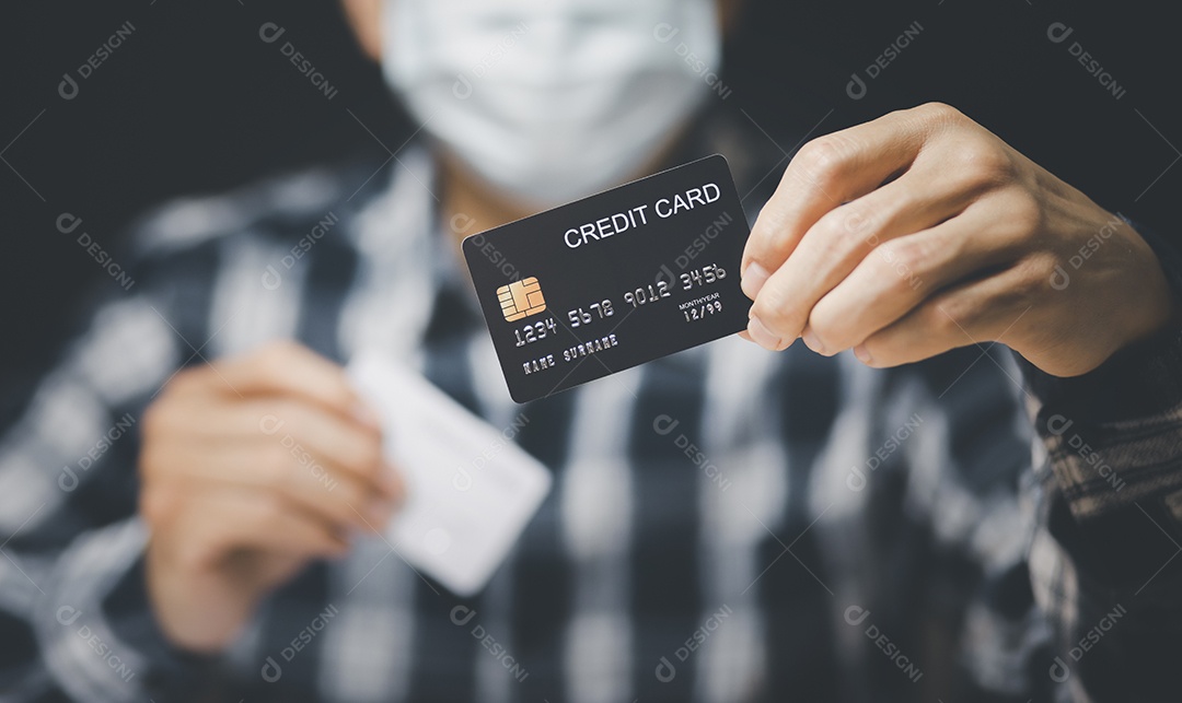 Empresário segurando cartão de crédito e usando laptop gerado pela IA