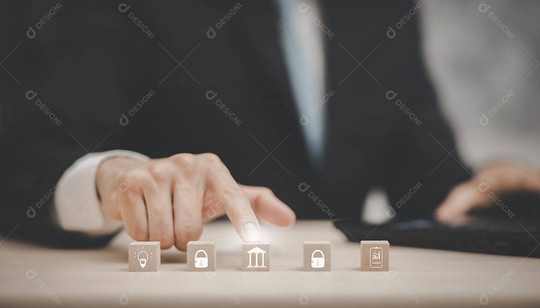 Empresário tocando Inteligência Artificial IA em dados em fundo escuro