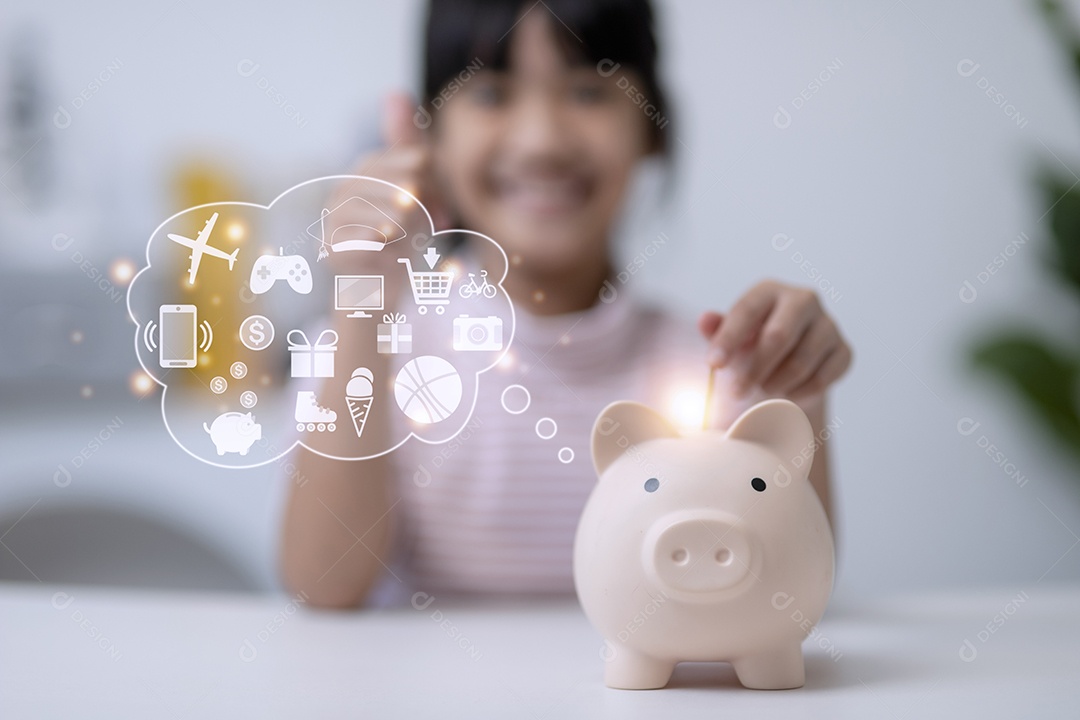 Menina criança planejando seu futuro pensando em seu plano.