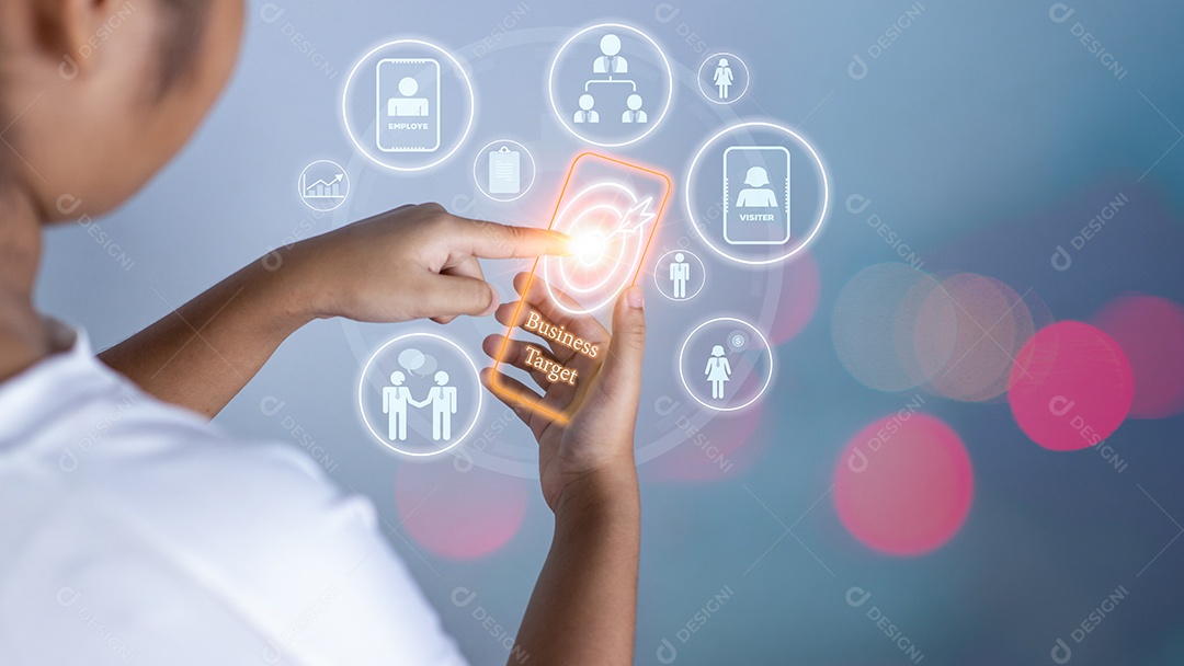 Mulher que aponta no ícone da placa de dardo representa o estabelecimento do objetivo.