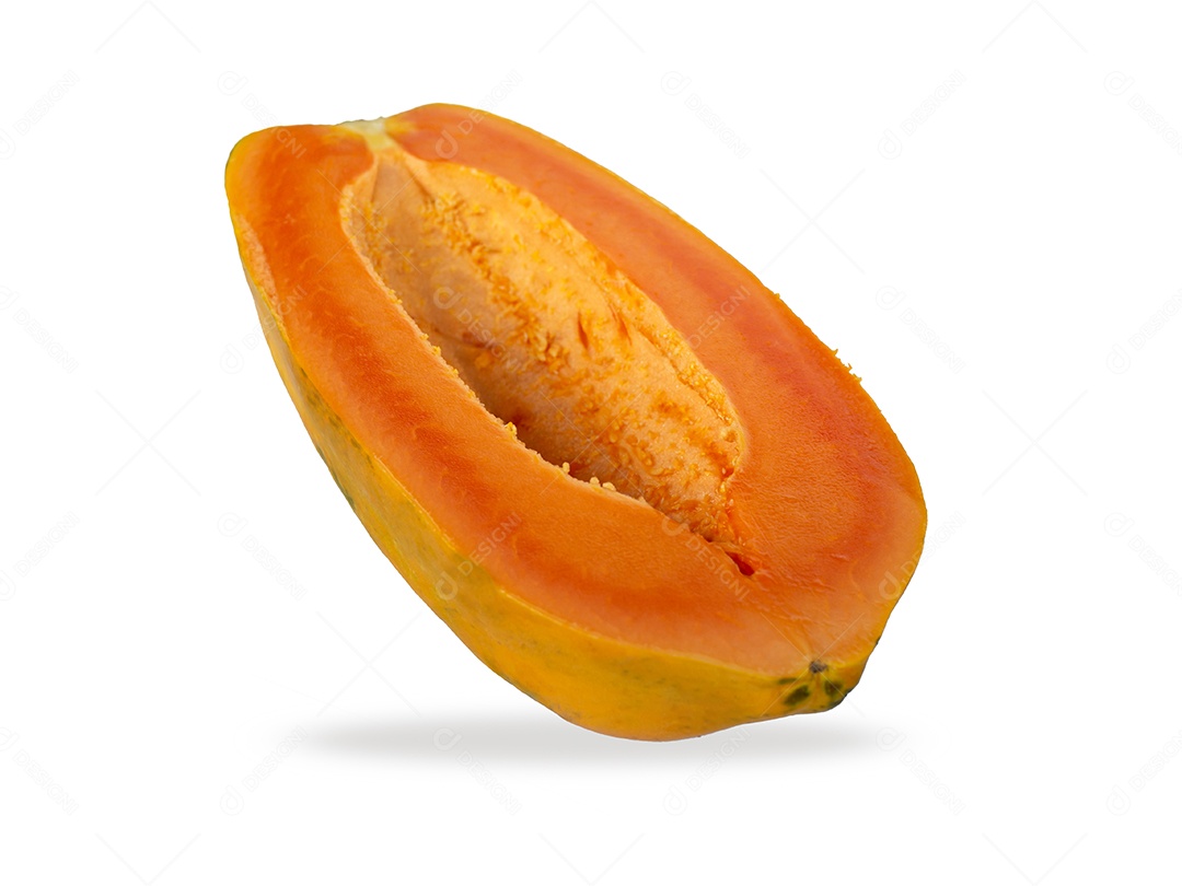 Laranja meio mamão isolado do fundo branco.