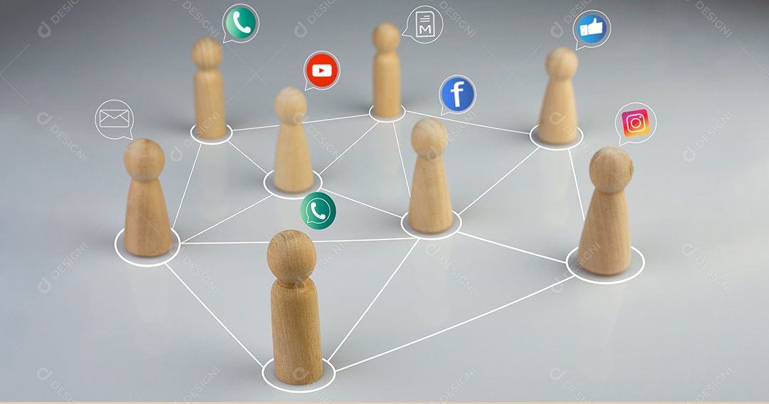 Bonecos de madeira em pé em uma fileira demonstra o conceito de comunicação moderna. Aplicativos de mídia social.