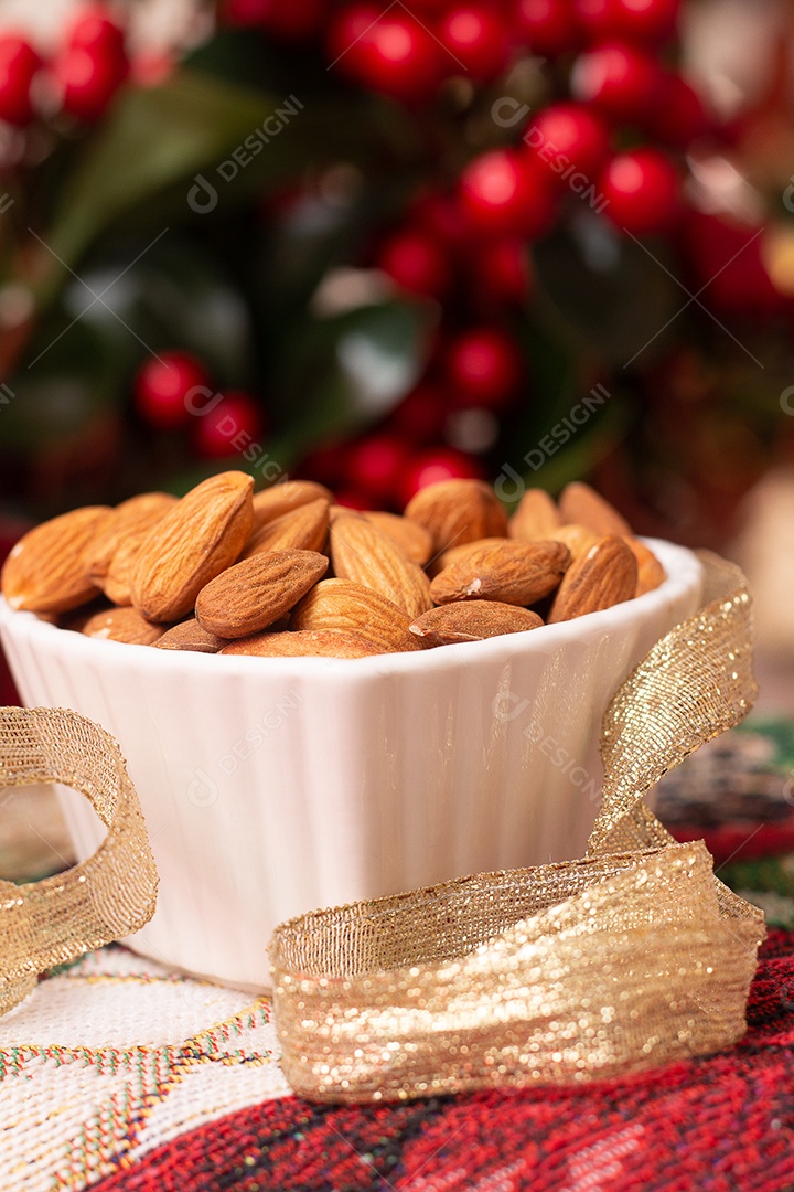 tigela cheia de amêndoas - tempo de Natal