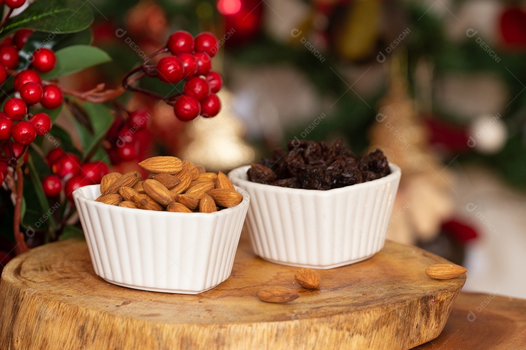 tigela cheia de passas e amêndoas - tempo de Natal