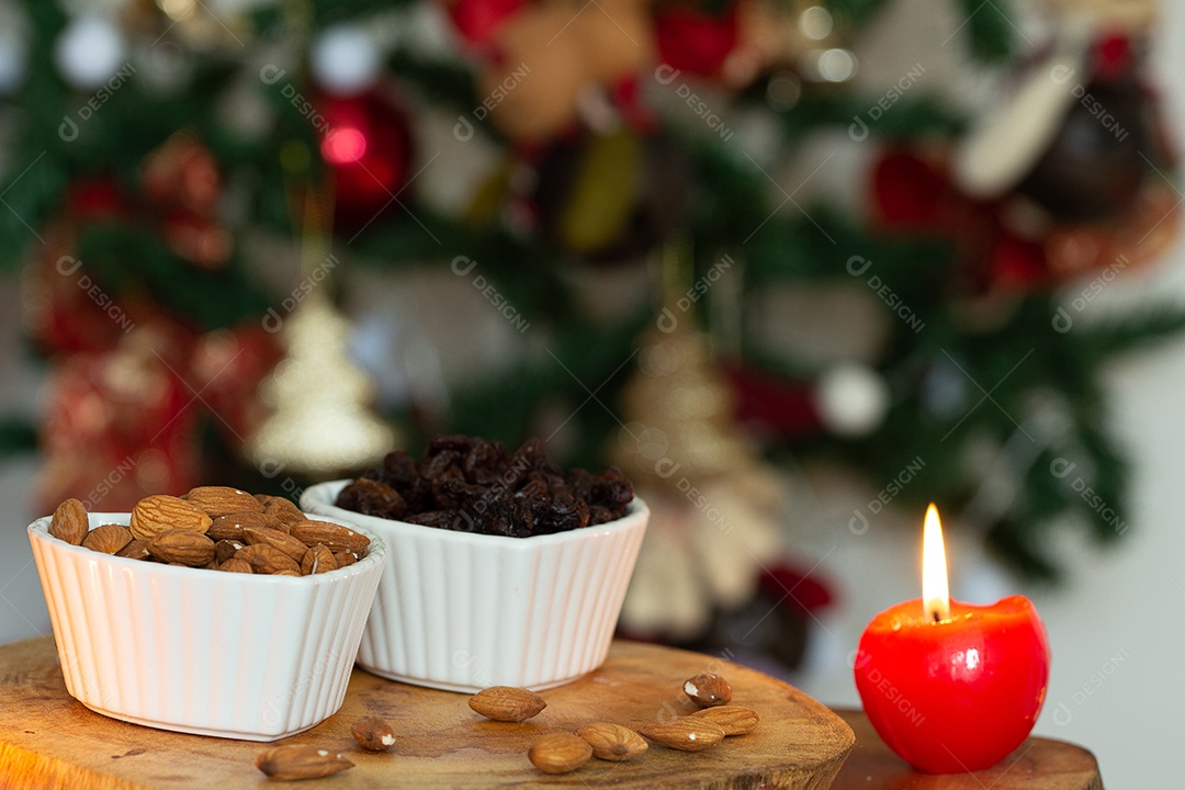 tigela cheia de passas e amêndoas - tempo de Natal
