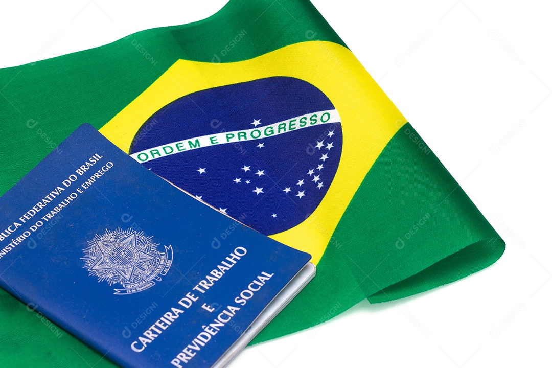 Documento de trabalho brasileiro com bandeira brasileira