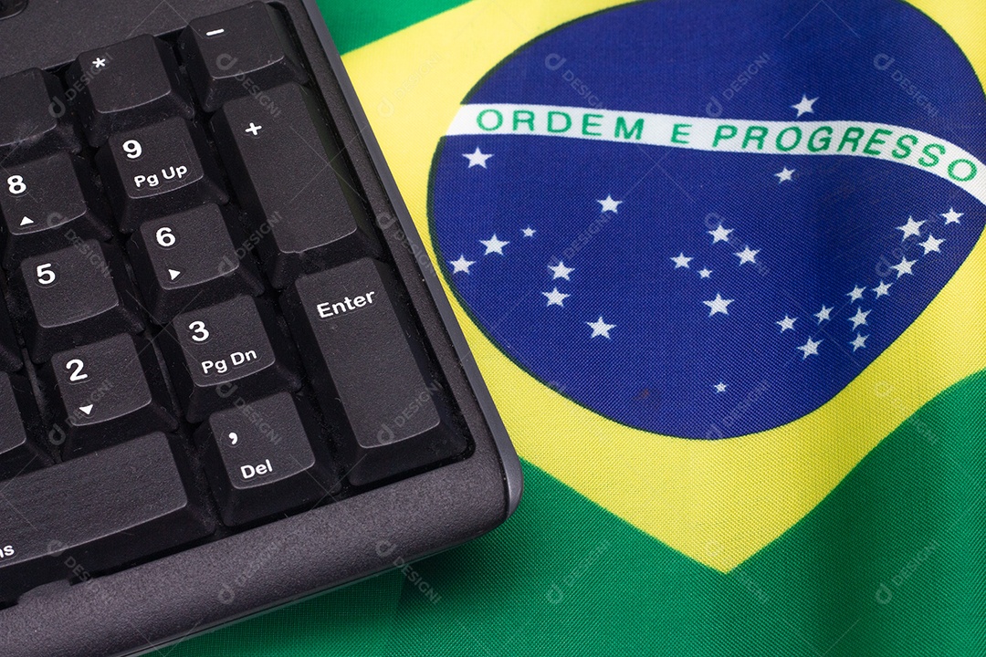 Bandeira brasileira com teclado