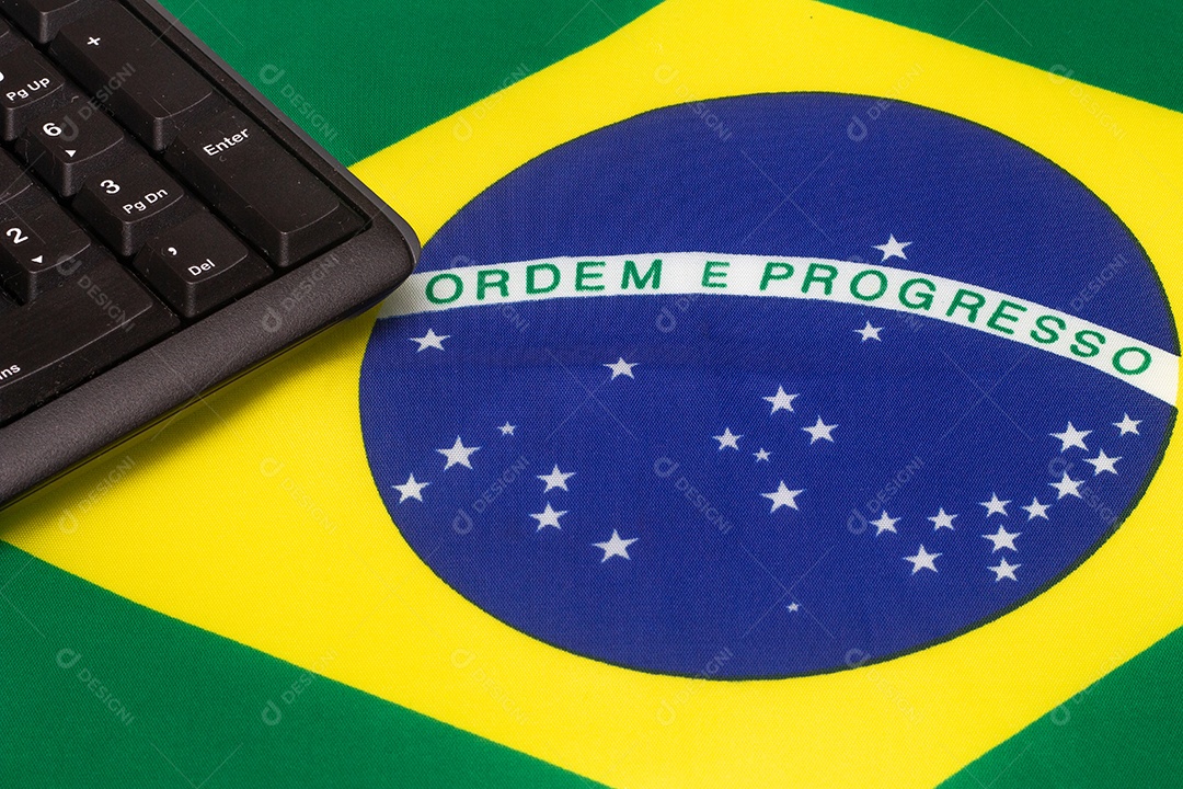 Bandeira brasileira com teclado