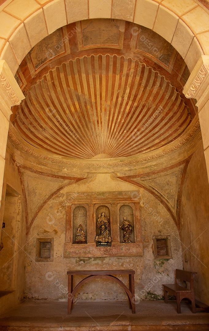Vista incrível dentro da igreja do castelo garcia davila na Praia do Forte