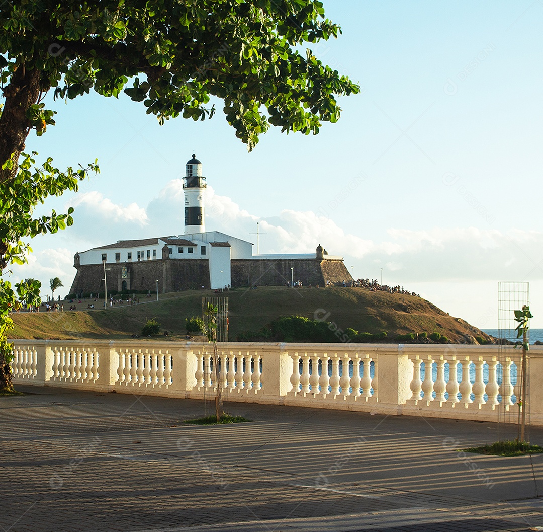 Vista incrível dentro da igreja do castelo garcia davila na Praia do Forte