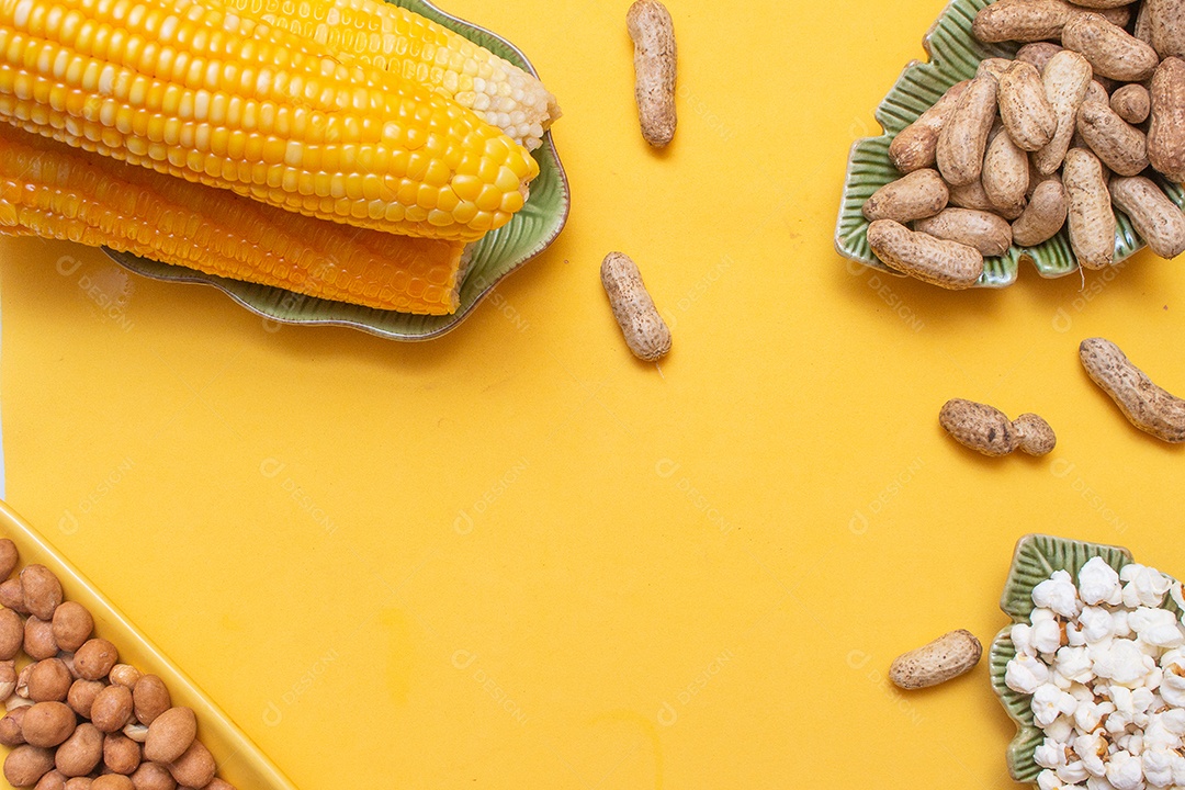 petiscos da festa junina brasileira como pipoca, amendoim e milho