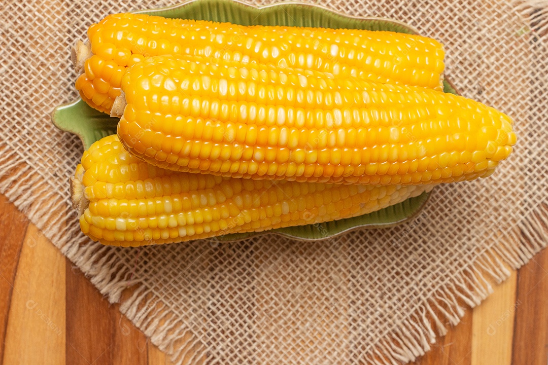 milho cozido em uma tigela