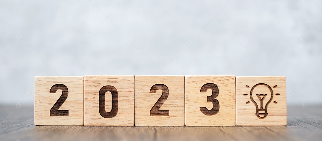 Bloco de 2023 com ícone de lâmpada. Ideia de negócio, criativo, pensando