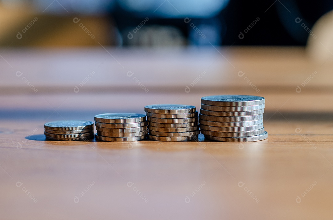 Pilha de moedas para crescimento do investimento e economia para o futuro.