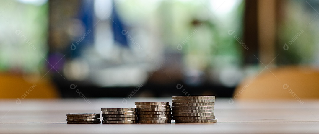 Pilha de moedas para crescimento do investimento e economia para o futuro.