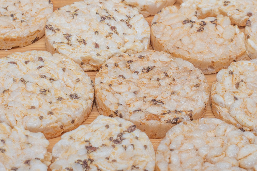 deliciosos biscoitos de arroz com chia e pimenta