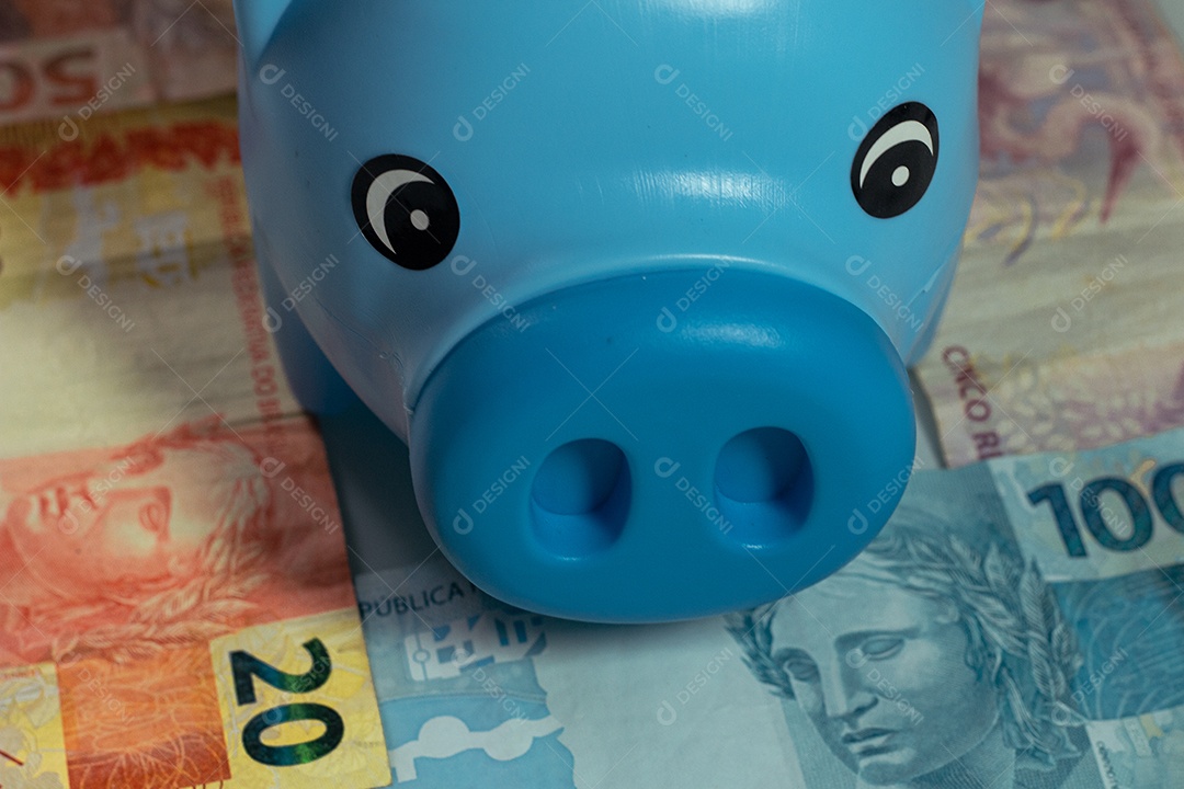 vista superior das notas reais brasileiras