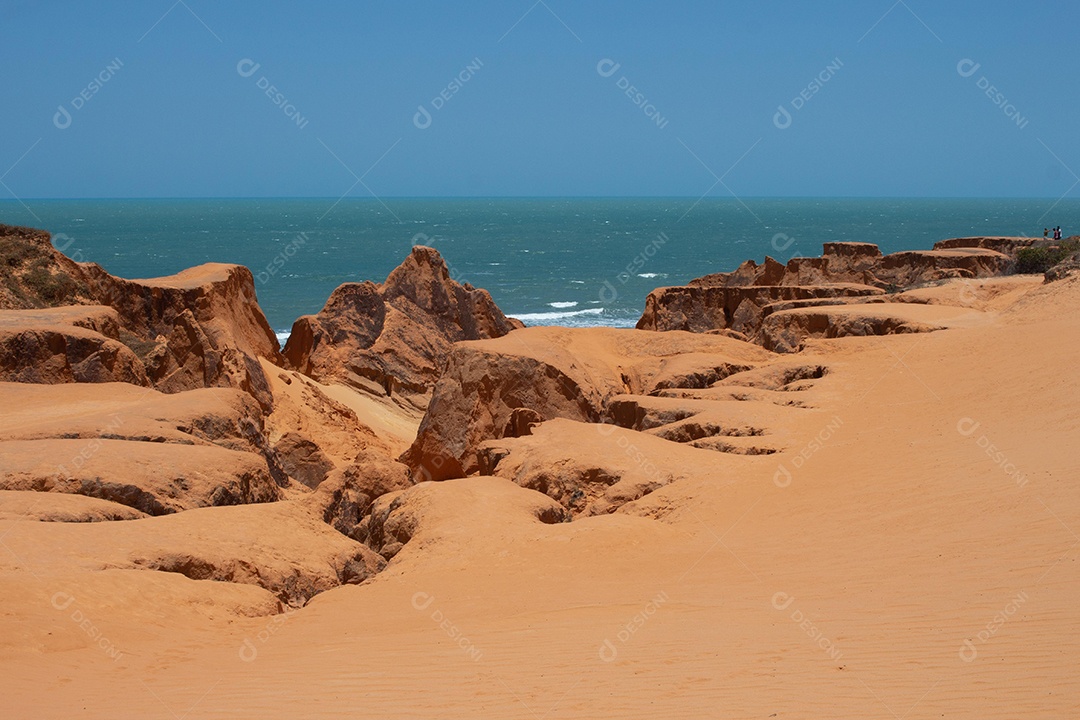 Bela paisagem da praia com três coqueiros