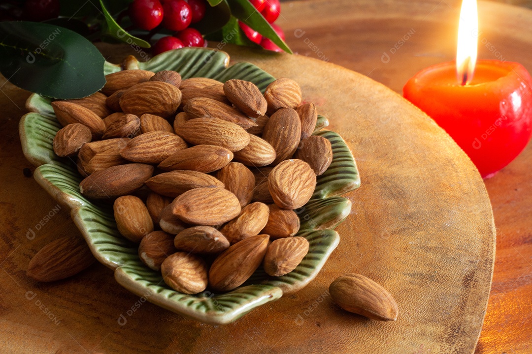 Tigela cheia de amêndoas - tempo de Natal