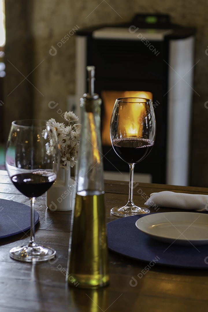 Taças de cristal para agua e vinhos.