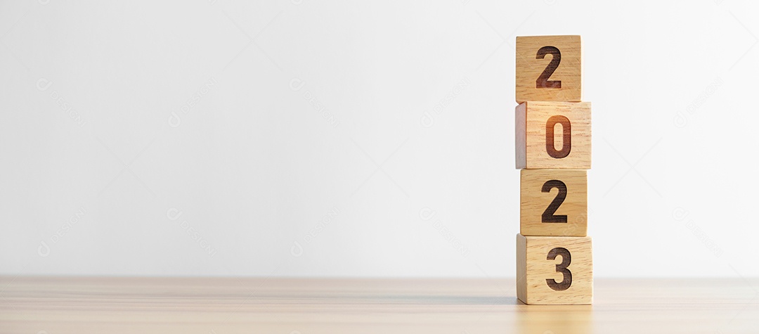 Bloco de 2023 anos no fundo da mesa. meta, Resolução, estratégia