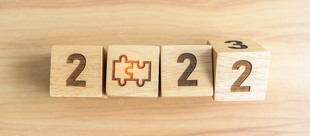 2022 mude para 2023 bloco com ícone de quebra-cabeça. Processo de negócios, equipe, trabalho em equipe, objetivo, missão, resolução, estratégia, plano, ação, parceria, cooperação, brainstorm e início de ano novo