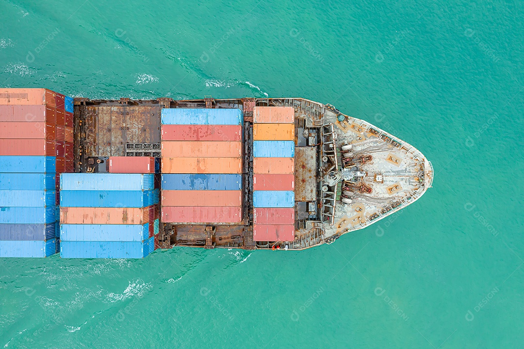 Vista aérea superior do navio de carga transportando contêineres para mercadorias de exportação de importação para o cliente, conceito logístico e cadeia de suprimentos.