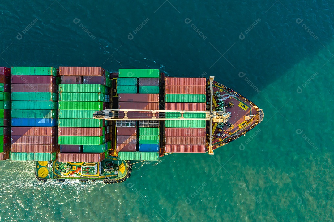 Navio de carga transportando contêiner para registro comercial de importação e exportação