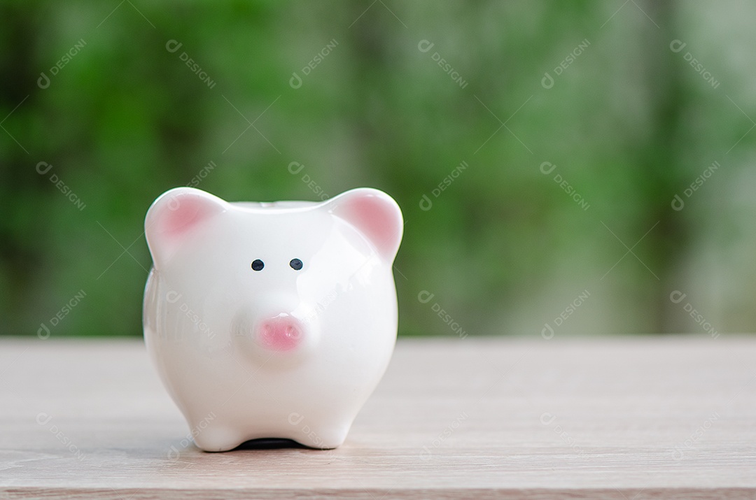 Cofrinho para investimento, economizar dinheiro ou se aposentar no futuro