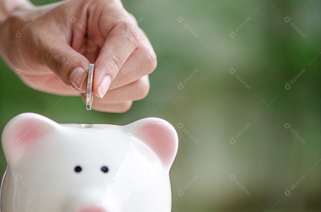 Cofrinho para investimento, economizar dinheiro ou se aposentar no futuro