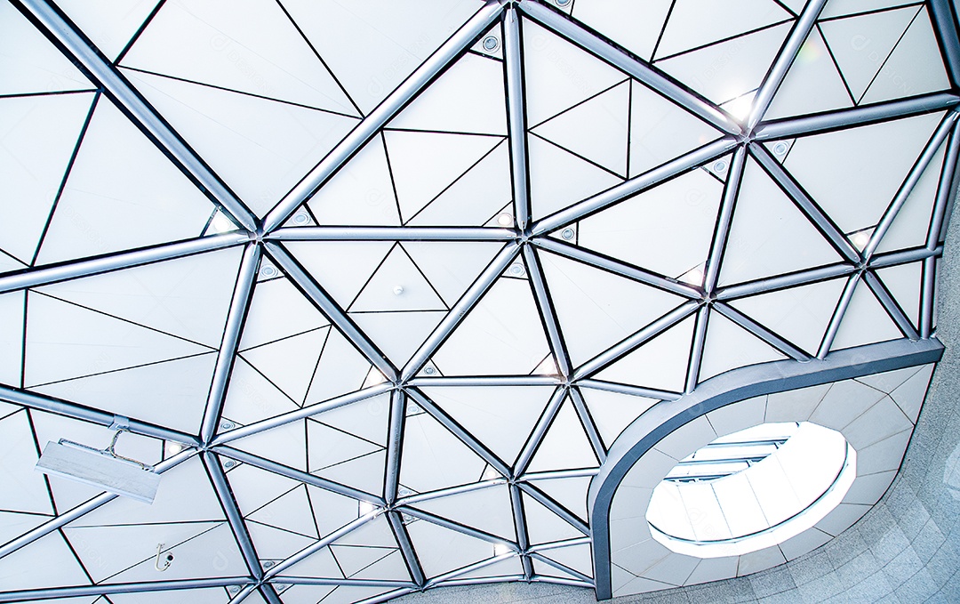 Arquitetura branca futurista e construção contemporânea