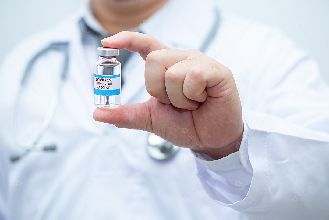 Médico segura remédio para coronavírus.