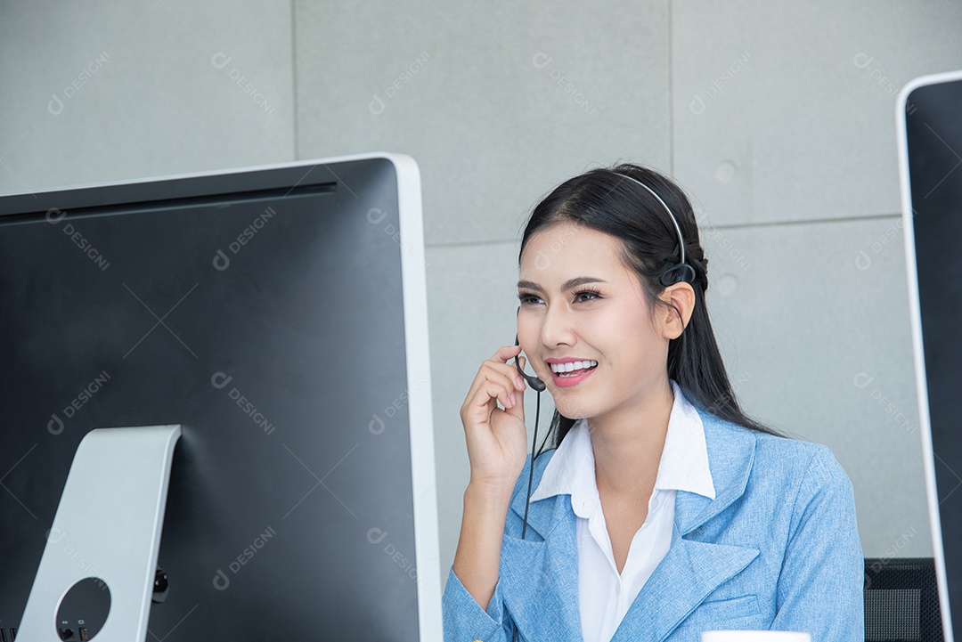 Mulher asiática Atendimento ao cliente de serviço de call center ou agente de vendas