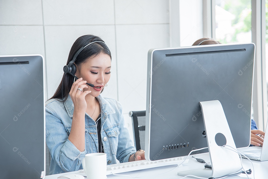 Mulher asiática Atendimento ao cliente de serviço de call center ou agente de vendas