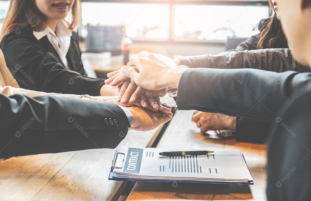 Vista superior Empresários empilham as mãos juntas