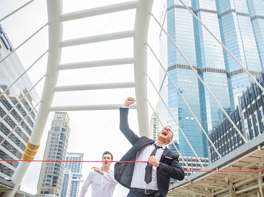 Empresários correram para a linha de chegada para ganhar negócios