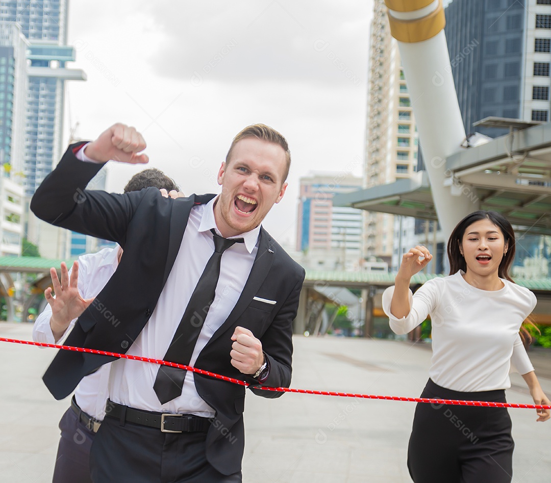 Empresários correram para a linha de chegada para ganhar negócios