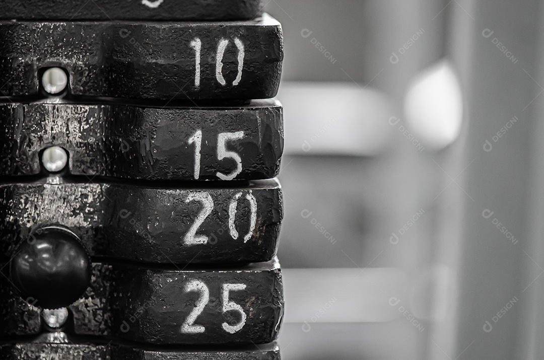 Peso da placa no centro de fitness esportivo