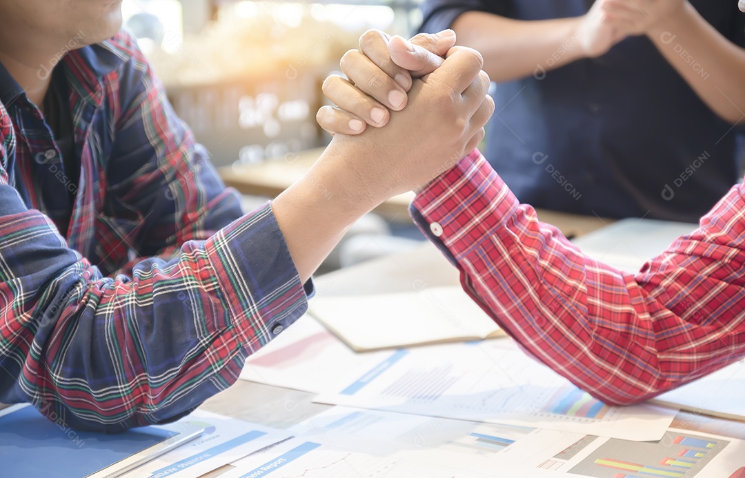 Acordo de aperto de mão de construtores para o projeto, conceito de negócios