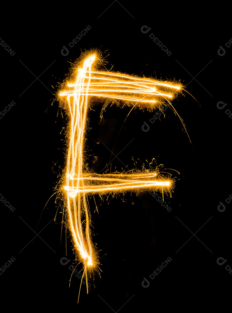 Luz pintando F em fundo preto, desfoque