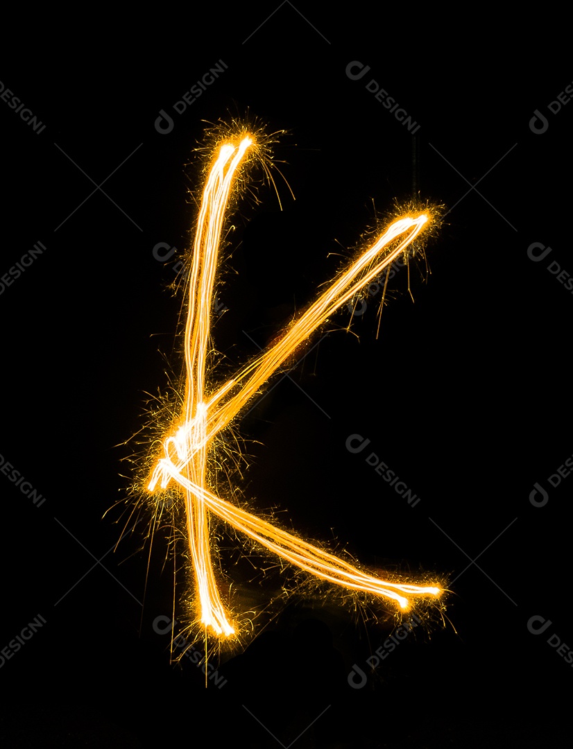 luz pintando K em fundo preto, desfoque