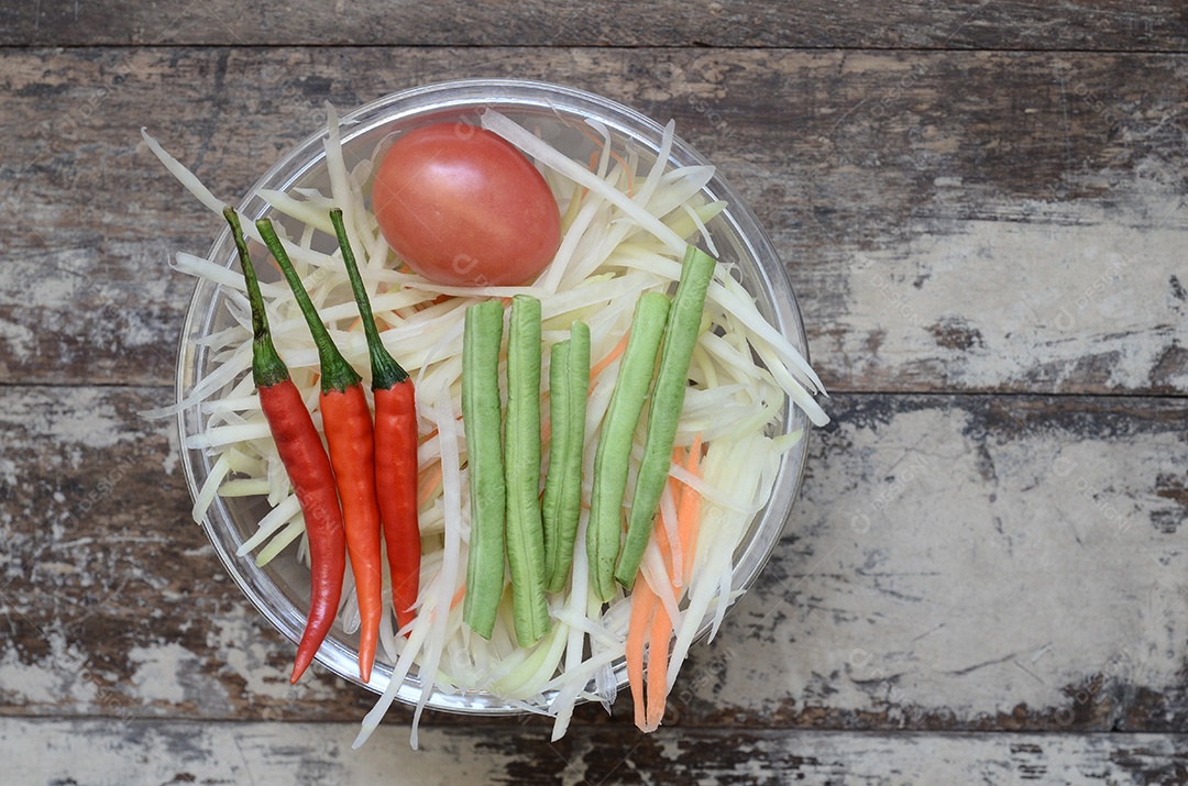 Salada de papaia de comida tailandesa ou mistura de ingredientes
