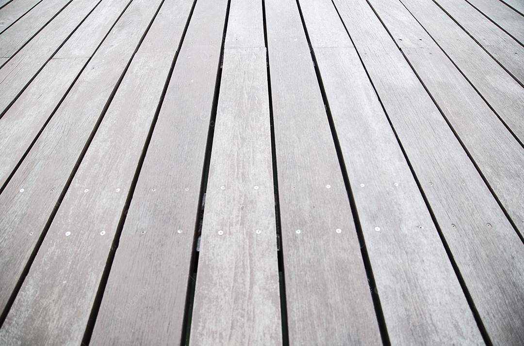 Prancha vertical para o fundo