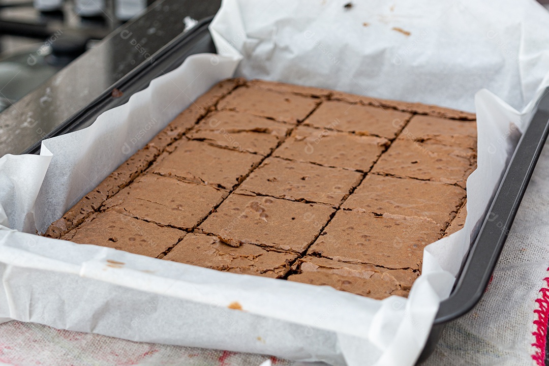 delicioso brownie de chocolate caseiro sobre a mesa, deliciosa sobremesa saborosa