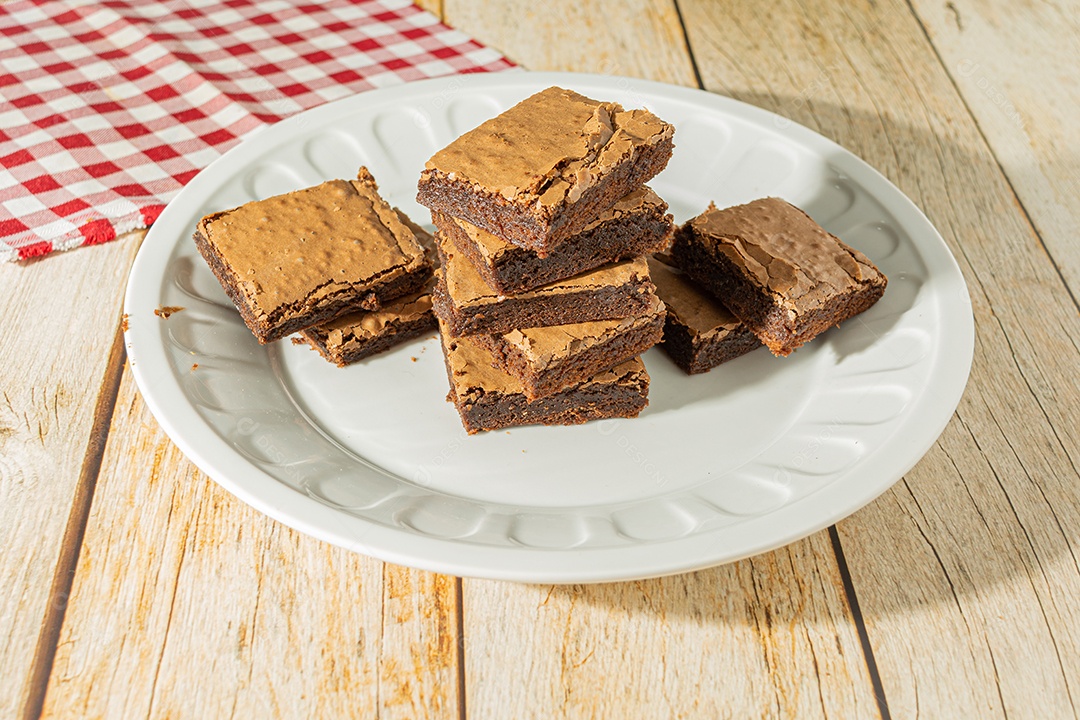 Delicioso brownie de chocolate caseiro sobre a mesa, deliciosa sobremesa saborosa