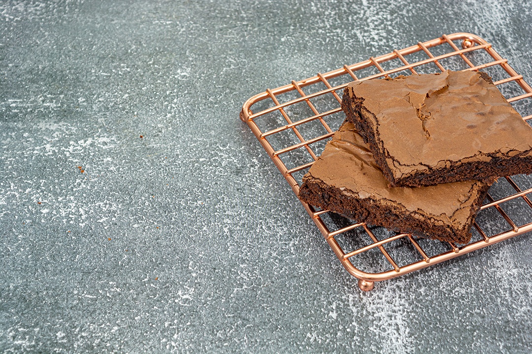 Delicioso brownie de chocolate caseiro sobre a mesa, deliciosa sobremesa saborosa