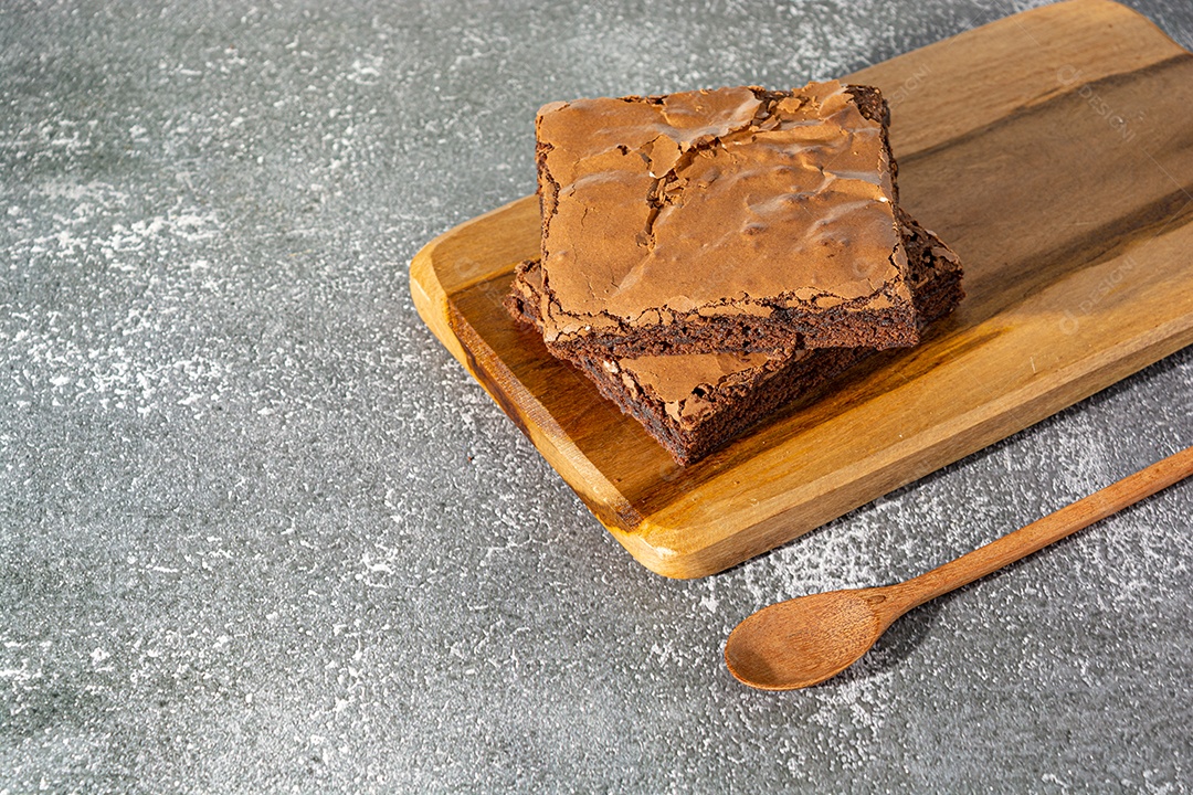 Delicioso brownie de chocolate caseiro sobre a mesa, deliciosa sobremesa saborosa