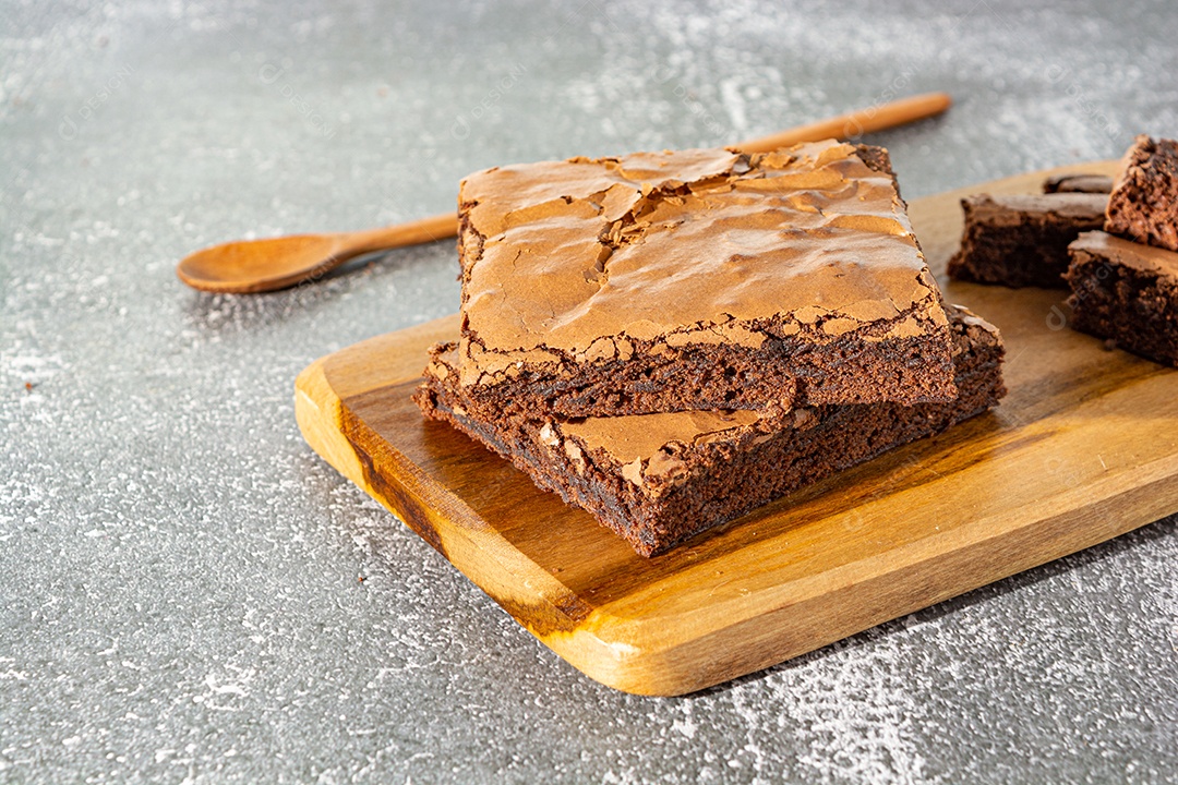 Delicioso brownie de chocolate caseiro sobre a mesa, deliciosa sobremesa saborosa
