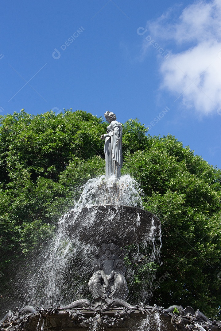 Fonte no Largo do Terreiro de Jesus localizado na cidade de Salvador, Bahia