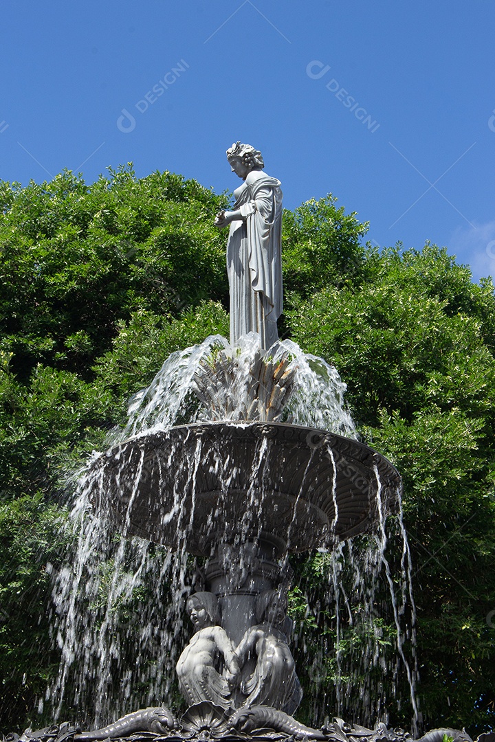 Fonte no Largo do Terreiro de Jesus localizado na cidade de Salvador, Bahia